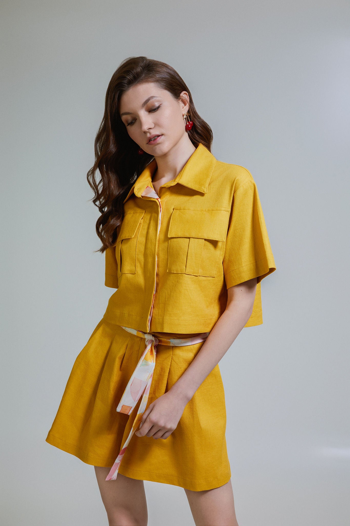 Beachside Reflection Yellow Linen Cropped Shirt with Patch Pocket